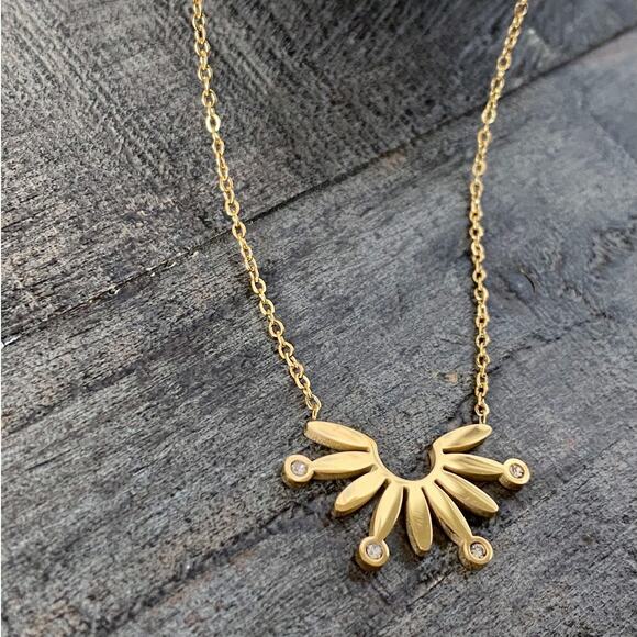 NEW Abstract Sunrise Gold Layering Necklace - Picture 7 of 16